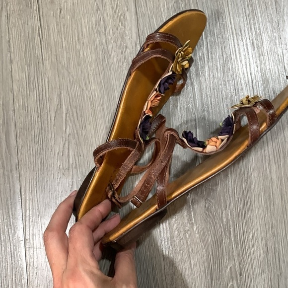 Chocolat Blu Flat Wrap Ankle Brown Leather Multicolor Floral Sandals size. 8.5 - Picture 4 of 11
